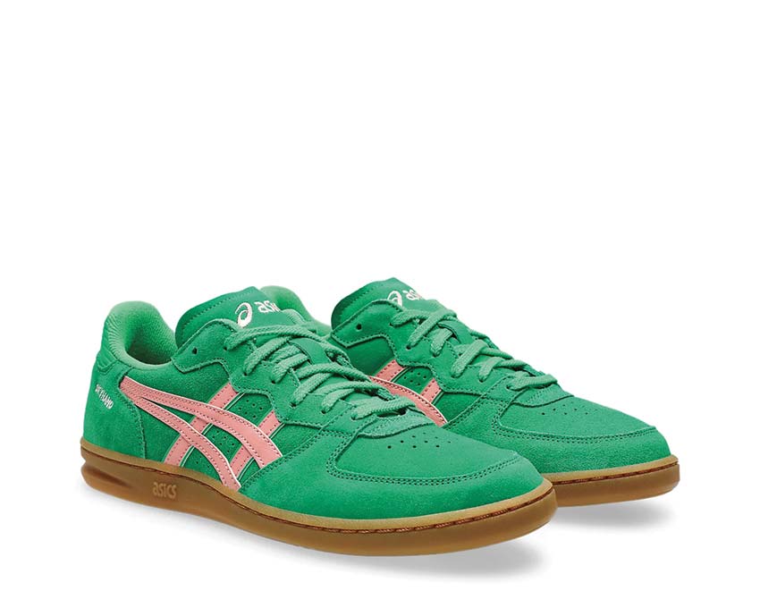 Asics Skyhand OG Cilantro/Grapefruit vue latérale — cuir et mesh lifestyle