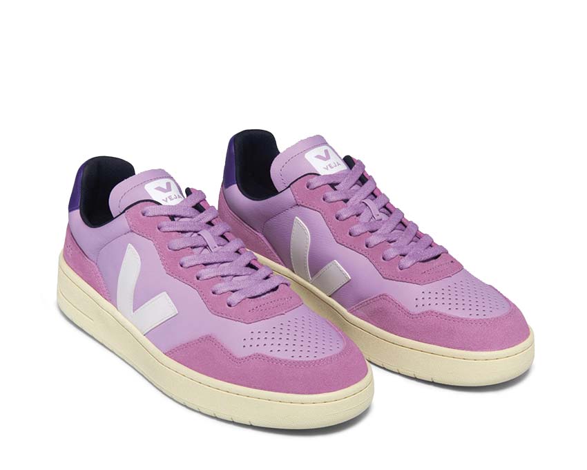 Veja V-90 OT Leather Extra White Rust vista lateral — cuero blanco y óxido