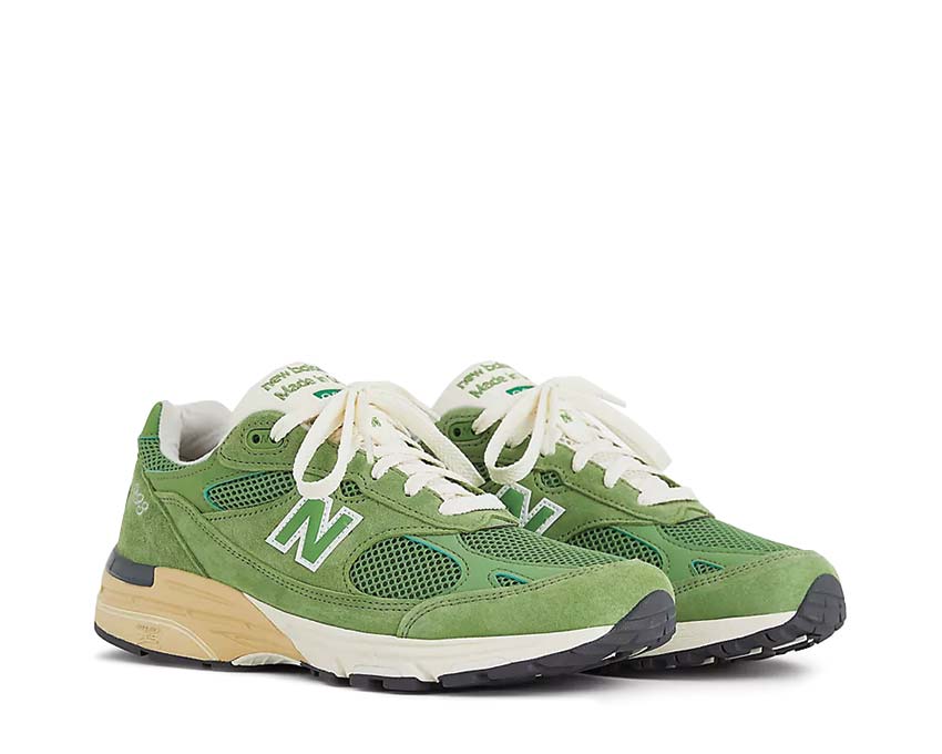 New Balance 993 USA vue latérale — tige en daim et mesh américain