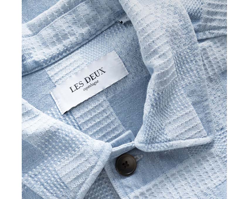 Les Deux Layton Denim Jacquard Overshirt vue latérale — denim jacquard texturé