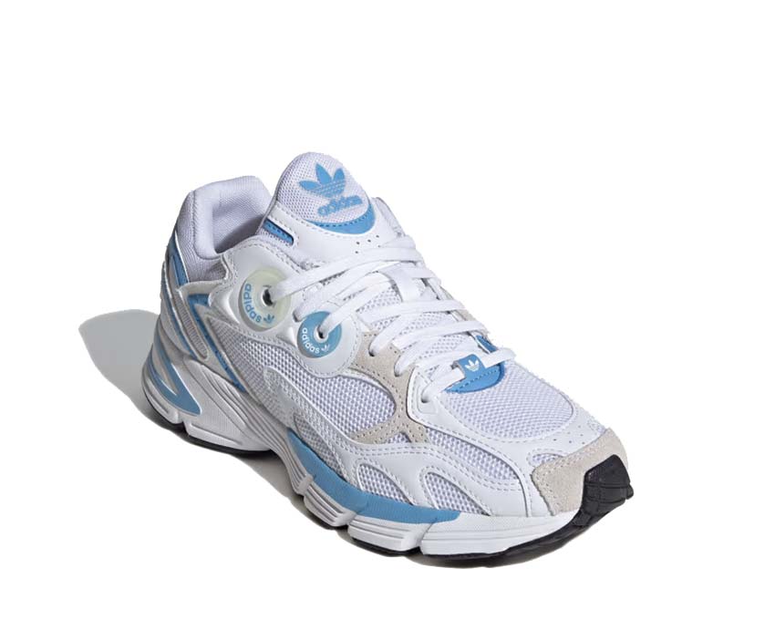 Adidas Astir W White Blue Seitenansicht — leichtes Mesh-Obermaterial und 3 Streifen