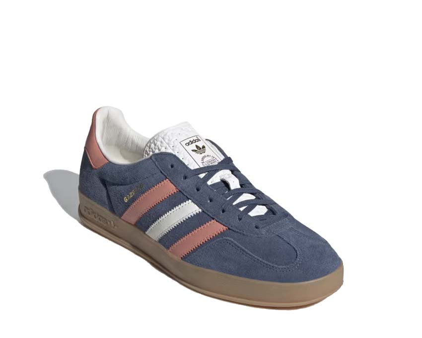 Adidas Gazelle Indoor Blue Wonder Clay Seitenansicht — blaues Veloursleder und 3 Streifen