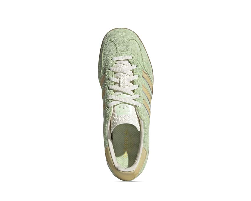 Adidas Gazelle Indoor Semi Green Spark détail — Three Stripes contrastant Almost Yellow