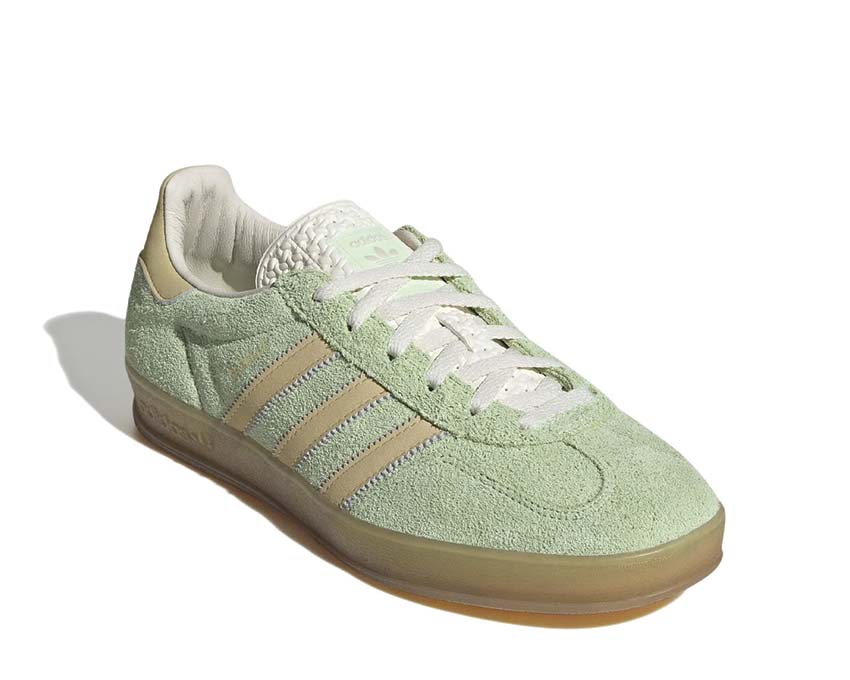 Adidas Gazelle Indoor Semi Green Spark vue latérale — tige daim bicolore vif