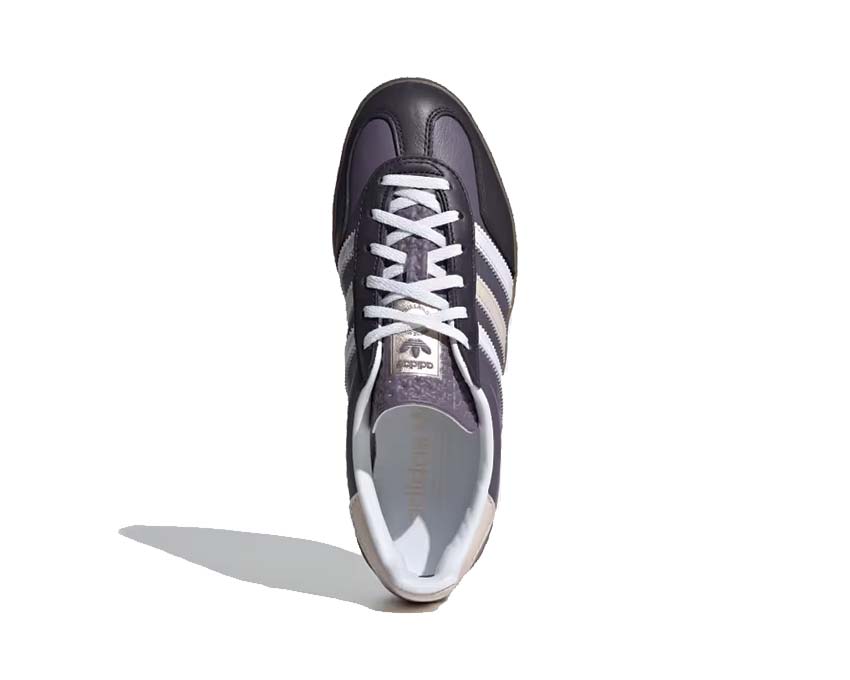 Adidas Gazelle Indoor W Shadow Violet Detail — gestickte Three Stripes Cloud White