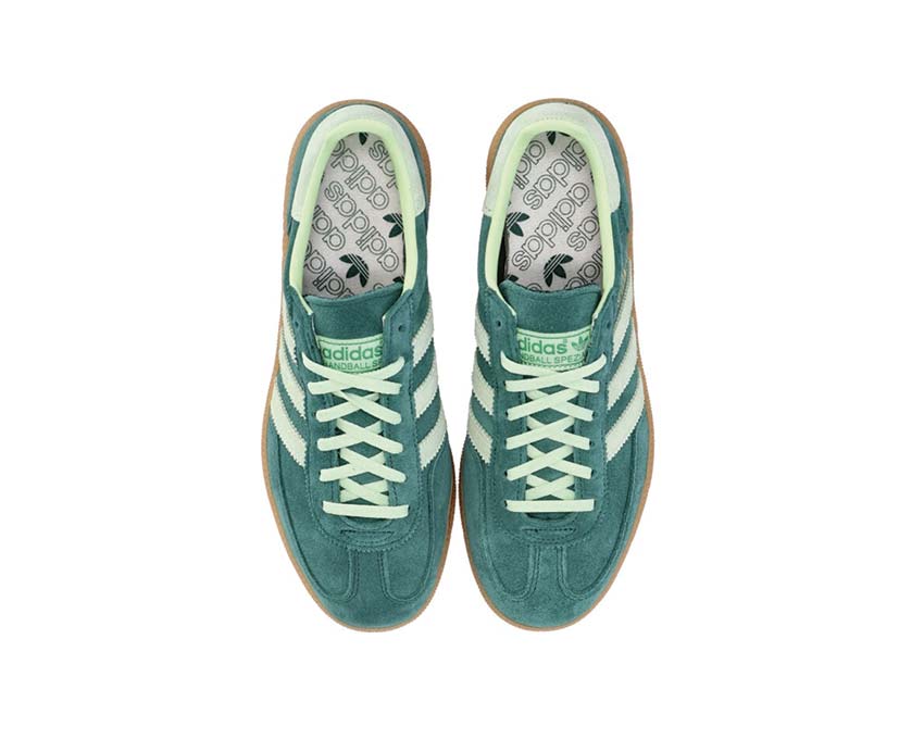 Adidas Handball Spezial W Collegiate Green détail — tige cuir suède et 3 bandes