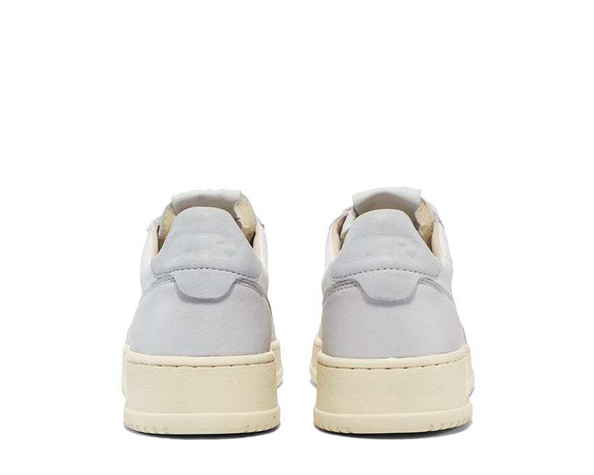 Autry Medalist Low Goat Wash White/Vapor Sohle — profilierte Gummisohle