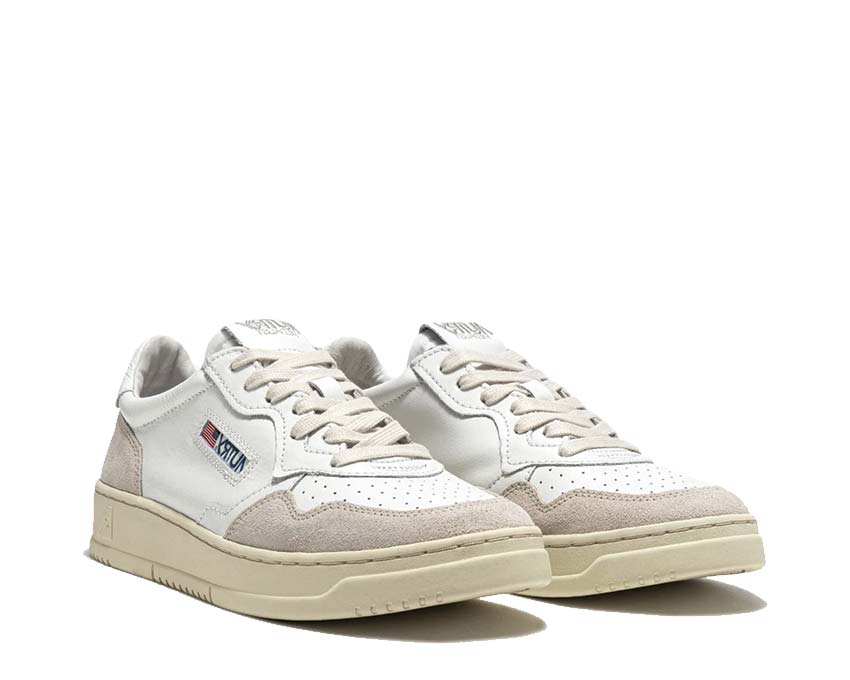 Autry Medalist Low Blanc vue latérale — cuir et daim blanc monochrome
