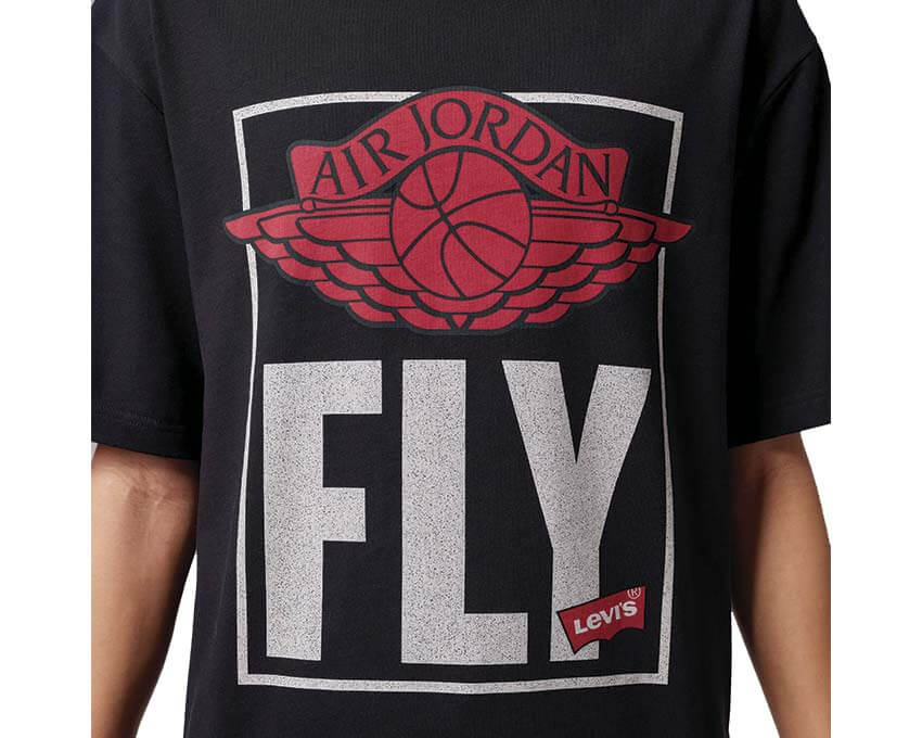 Jordan x Levi's Tee Black dettaglio — logo collab Jordan Levi's streetwear