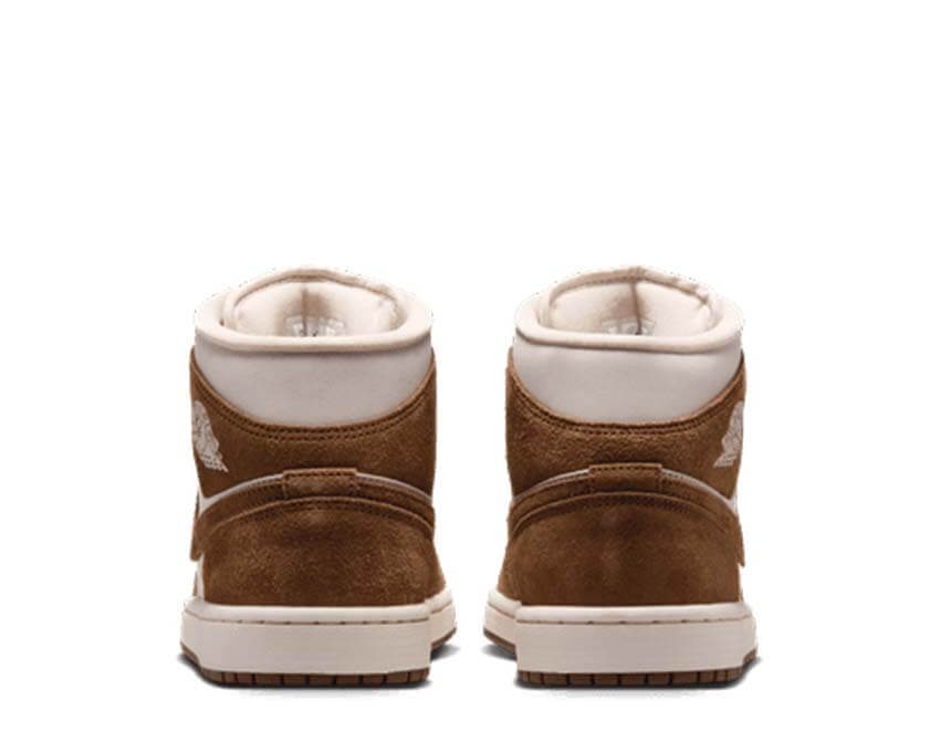 Air Jordan 1 Mid W Light British Tan — dessus chaussure tan blanc femme