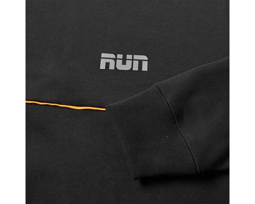 Converse x Vince Staples Crew Sweat Black vue latérale — logo Converse et branding Vince Staples
