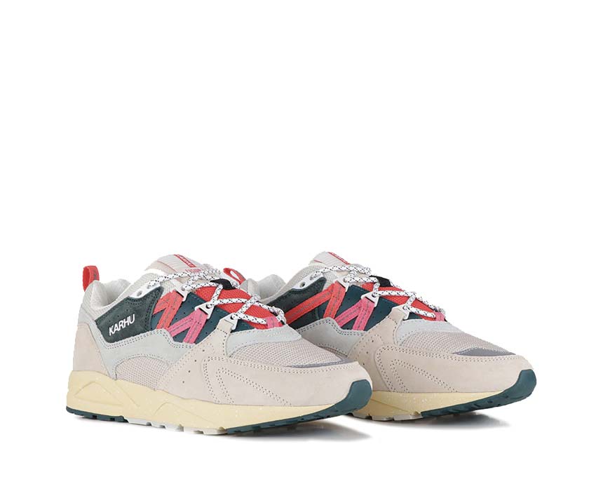 Karhu Fusion 2.0 White Cap Gray/Cayenne vue latérale — mesh respirant