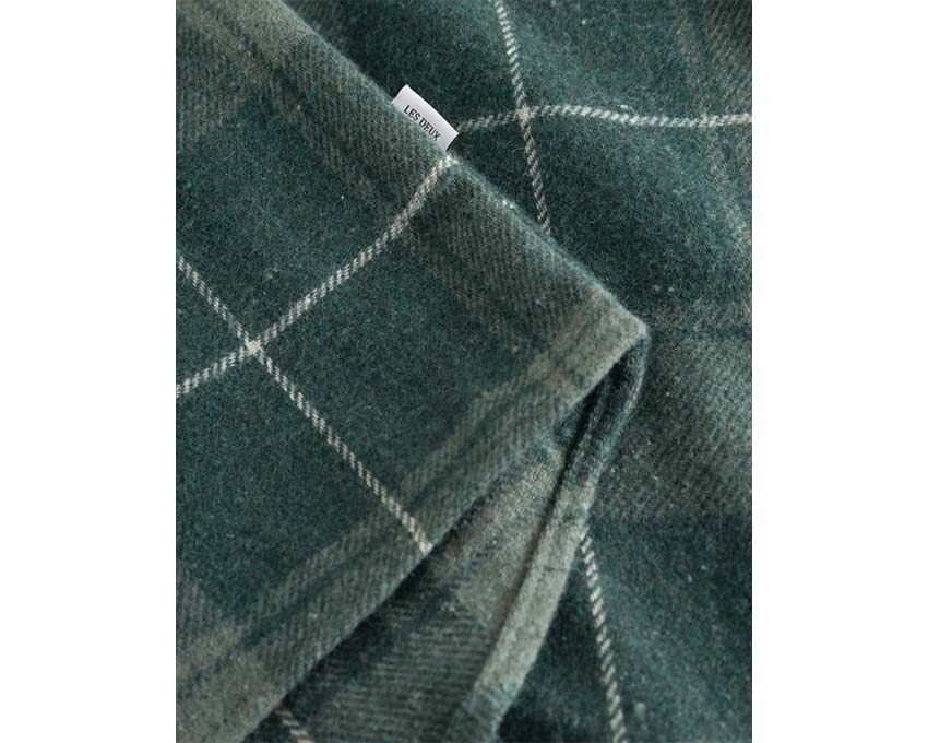 Les Deux Lennon Check Shirt Olive Dusty Moss détail — poignets boutonnés