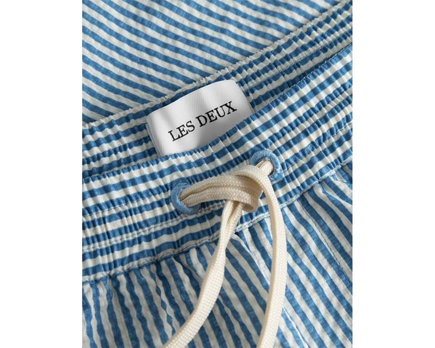 Les Deux Stan Stripe Seersucker Swim Shorts Denim détail — tissu seersucker texturé