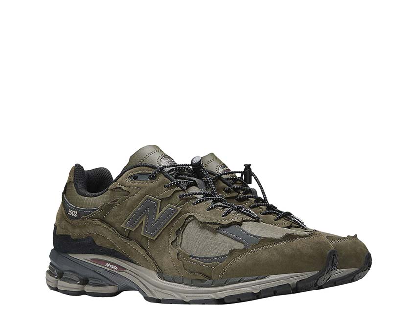 New Balance 2002R Protection Pack Dark Moss vue latérale — tige suède mesh