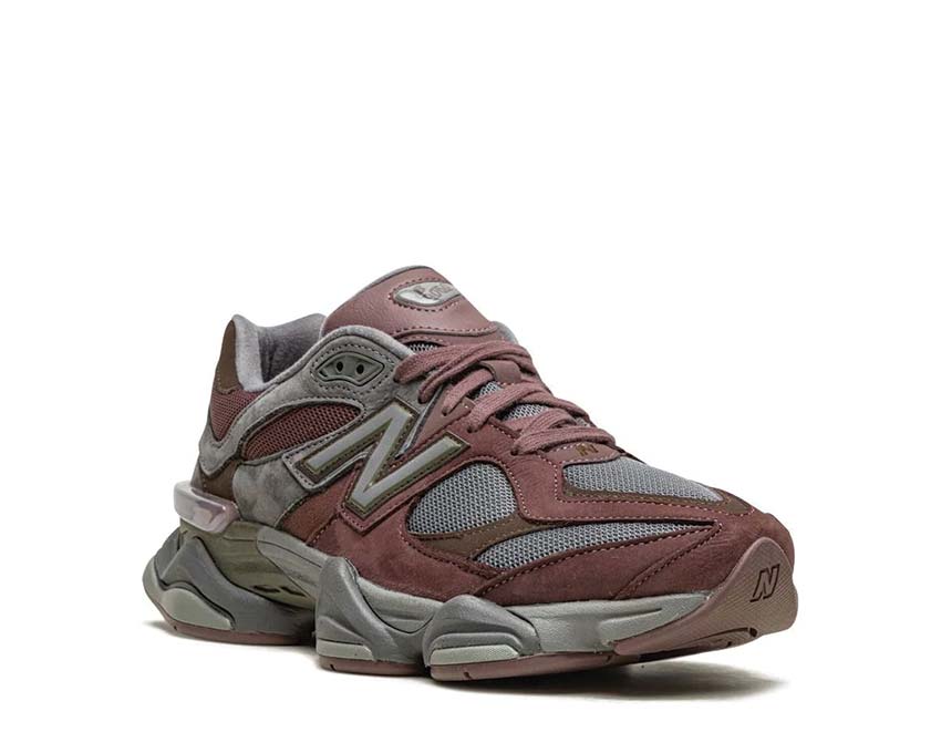 Seitenansicht — New Balance 9060 truffle earth Mesh Wildleder Schaft