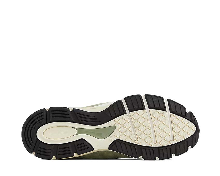 New Balance 990v4 Olive Incense Made in USA — vue trois quarts talon USA