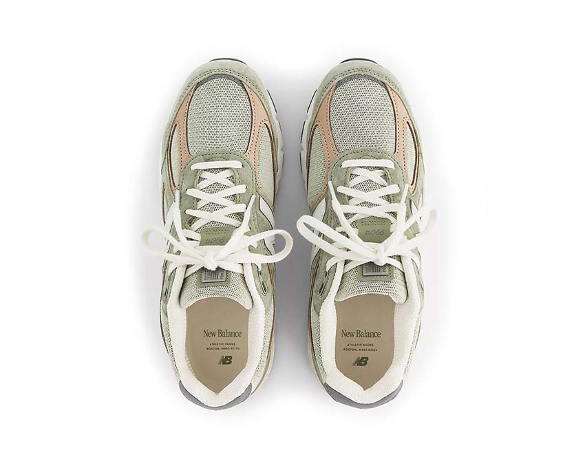 New Balance 990v4 Olive Incense Made in USA détail — logo N daim olive coutures contrastées