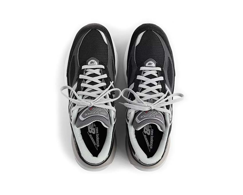 New Balance 990v6 Made in USA Black Noir/Blanc détail — logo NB et coutures contrastées