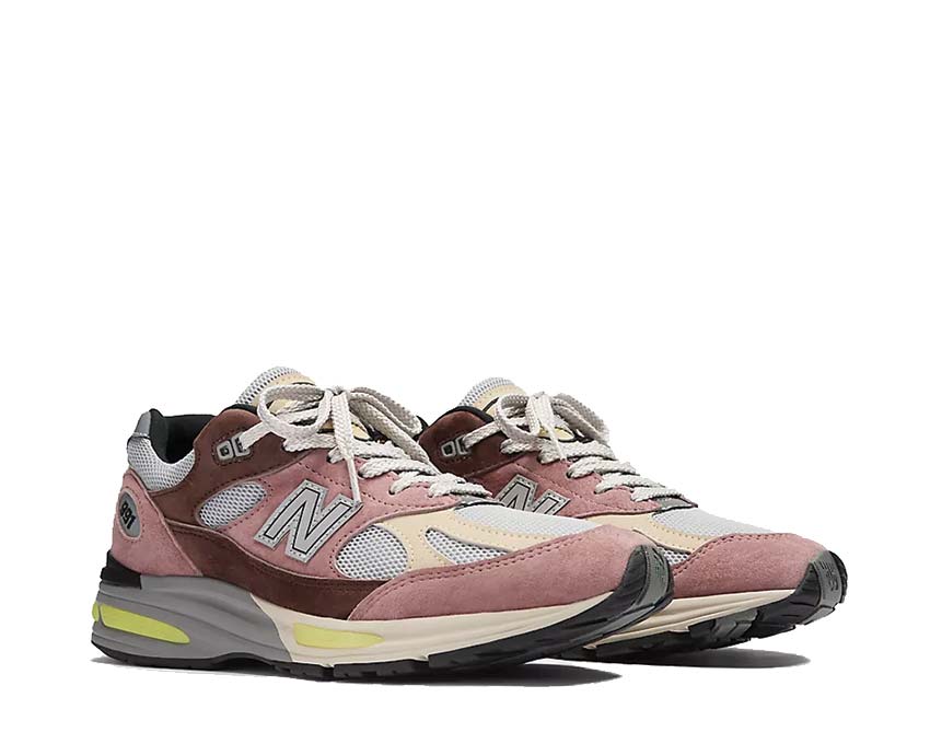 New Balance 991v2 UK Rosewood Deep Taupe vue latérale — tige daim et mesh