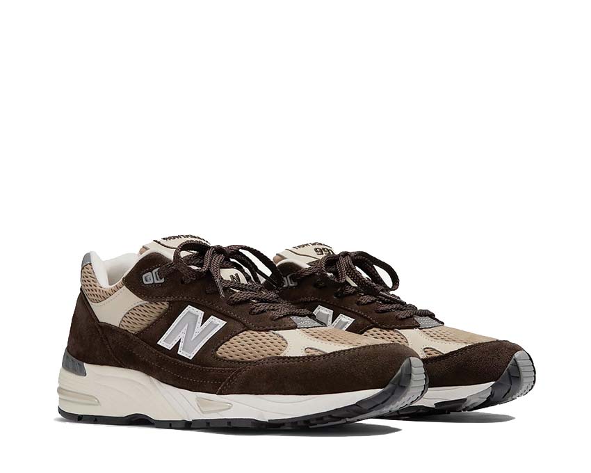 New Balance 991v1 Finale Delicioso Seitenansicht — Wildleder und Premium-Mesh