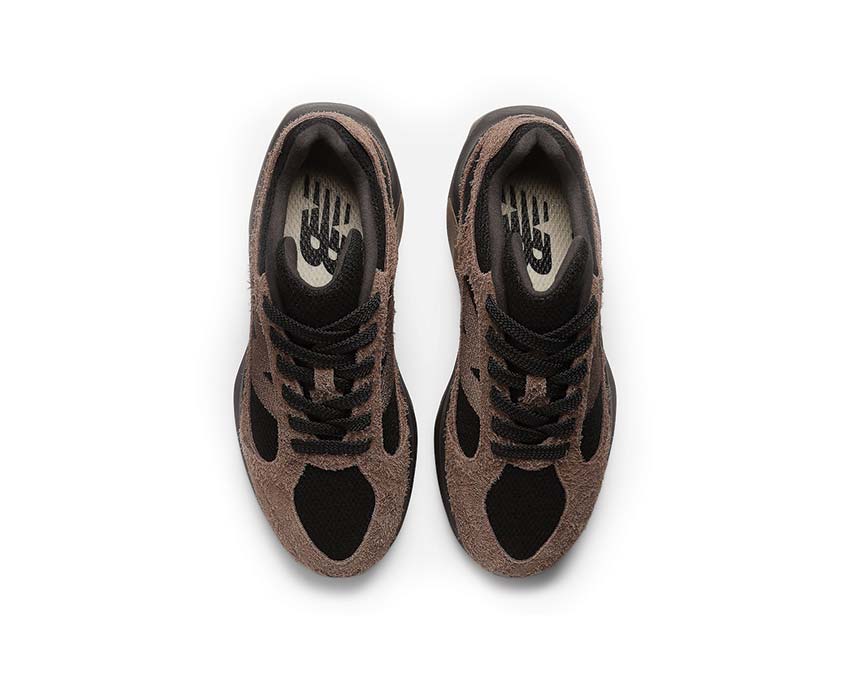 New Balance WRPD Runner Dark Mushroom — vista trasera contrafuerte técnico