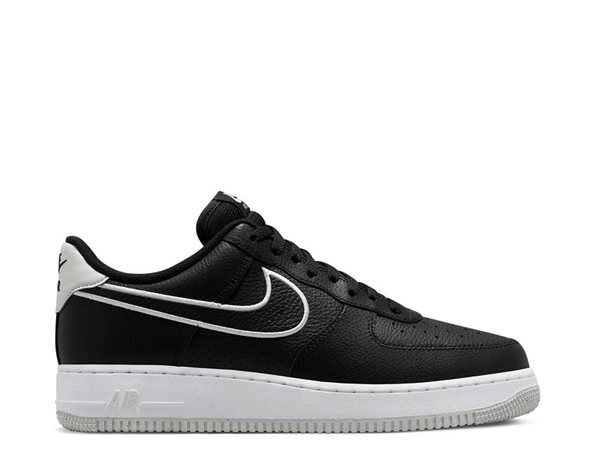 Nike Air Force 1 07 Black Photon Dust White — sneaker homme cuir lisse