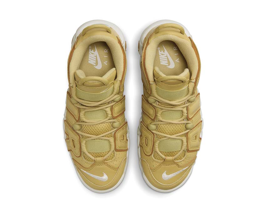 Nike Air More Uptempo W Buff Gold Detail — AIR Schriftzug Leder Bronzine