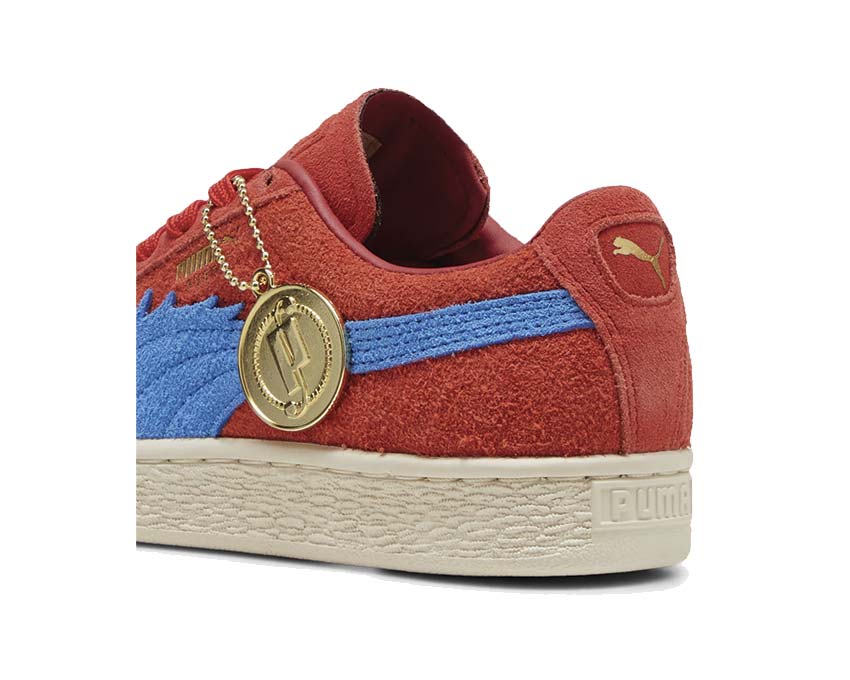 Puma Suede Baggy For All Time Red Ultra Blue détail — broderie One Piece emblème