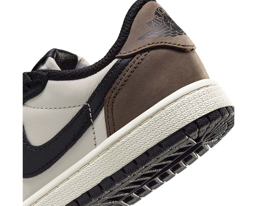 Jordan 1 Retro Low Mocha PS Sail vue latérale — tige cuir mocha enfant
