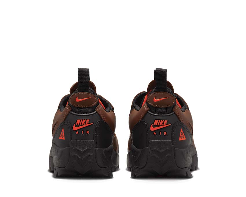 Nike ACG Air Mada Bison Black Hyper Crimson semelle — grip tout-terrain