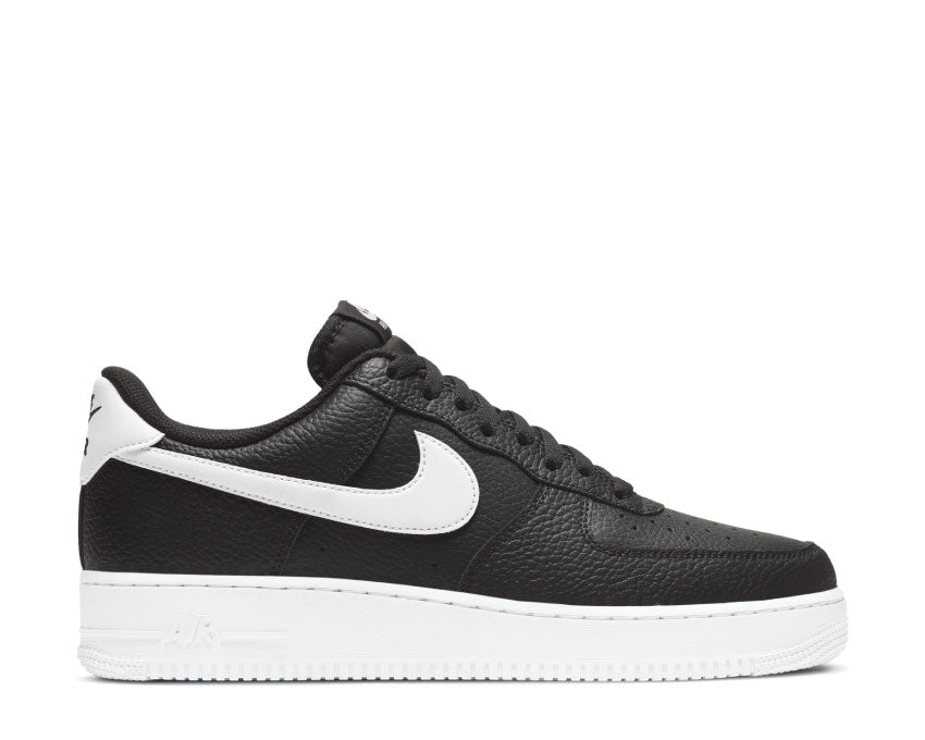 Nike Air Force 1 '07 Black — sneaker homme cuir noir triple black