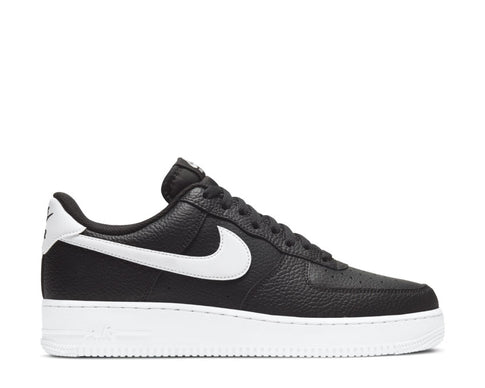 Nike Air Force 1 '07 Black — sneaker homme cuir noir triple black