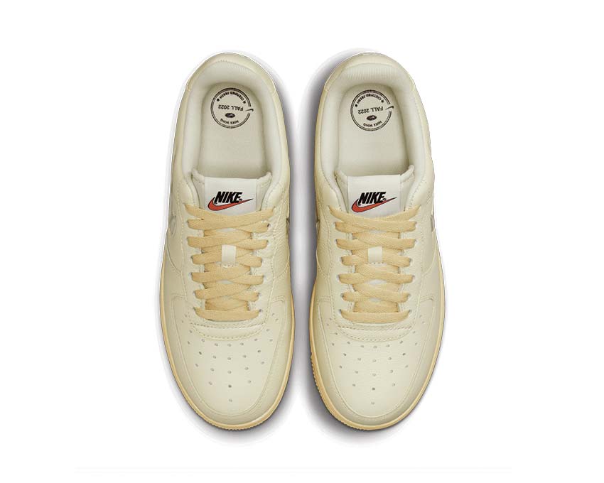 Nike Air Force 1 '07 LX Coconut Milk Light Bone Lemon Wash détail — tige cuir texturé