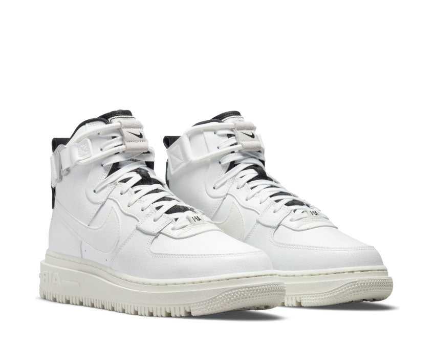 Nike Air Force 1 High Utility 2.0 Summit White vue latérale — tige cuir détails utilitaires