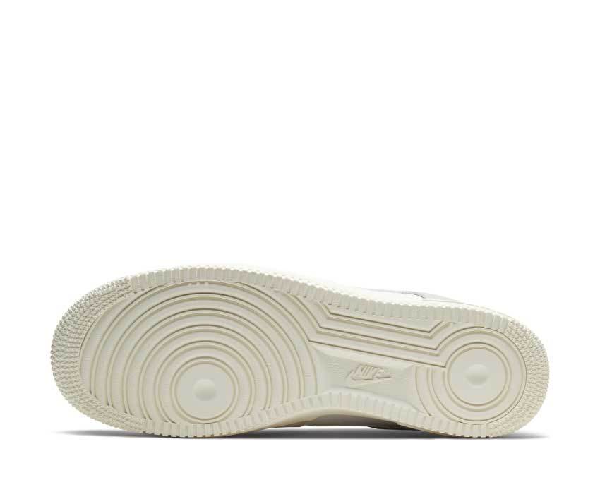 Nike Air Force 1 LV8 Platinum Tint — vue de dessus