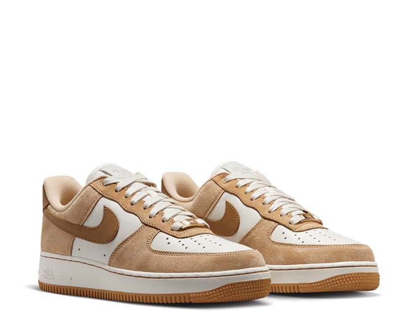 Nike Air Force 1 LXX Vachetta Tan Flax Sail Seitenansicht — Vachetta-Leder