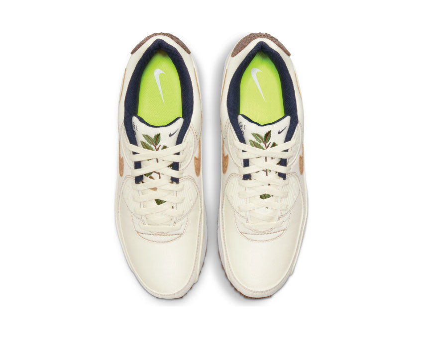 Nike Air Max 90 SE Coconut Milk détail — panneau cuir coconut milk
