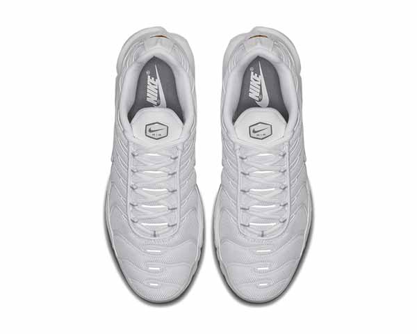 Nike Air Max Plus White détail — mesh respirant et surcouches blanc