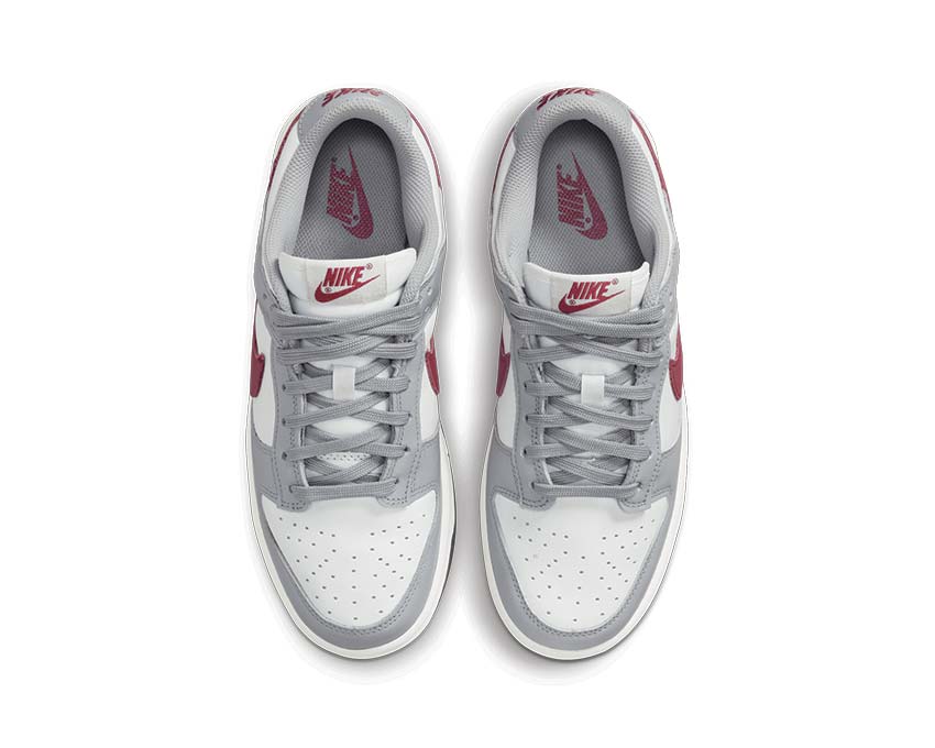 Nike Dunk Low Black White détail — tige cuir Black et White