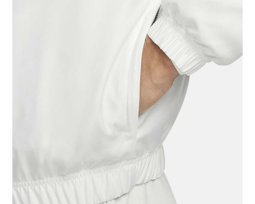 Nike Soloswoosh Satin Bomber Jacket — détail col et zip satin