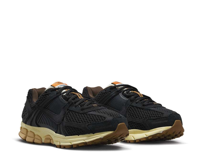 Nike Zoom Vomero 5 PRM Black Sesame vue latérale — mesh premium Vomero 5